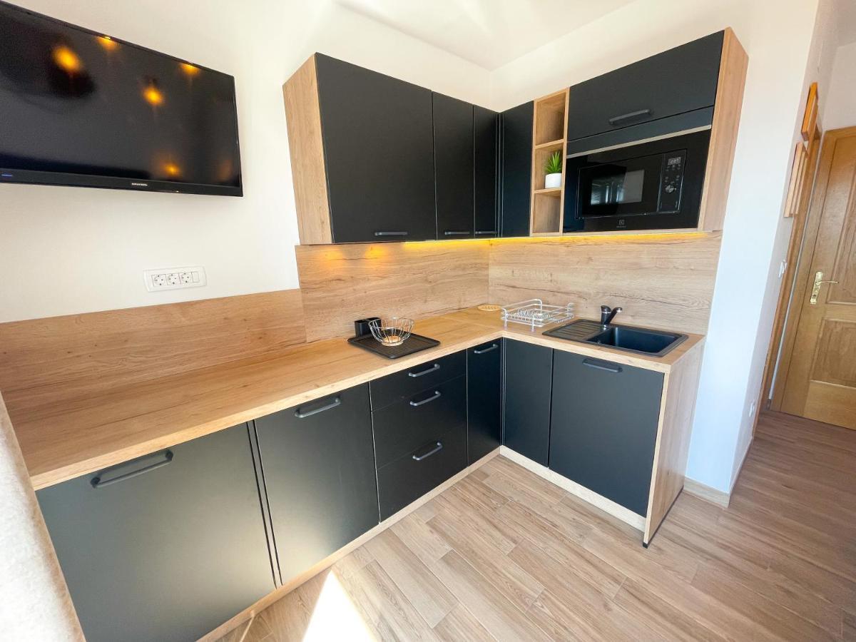 Kira Apartment