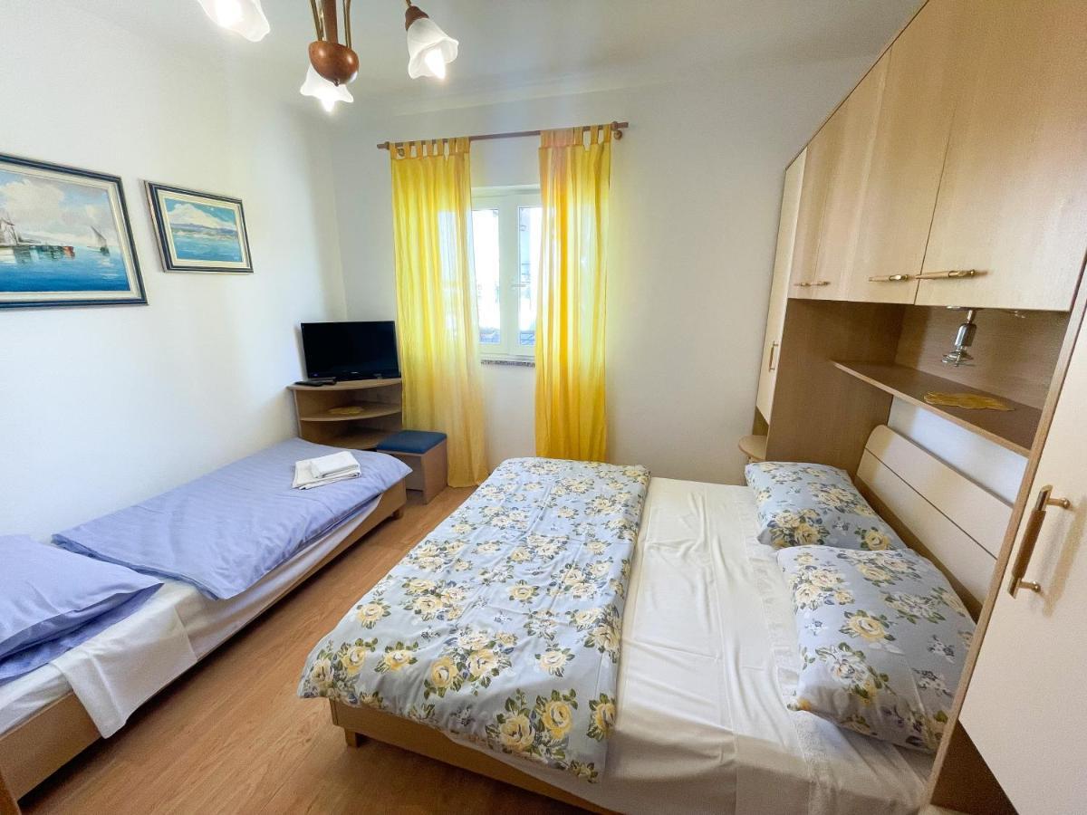 Kira Apartment